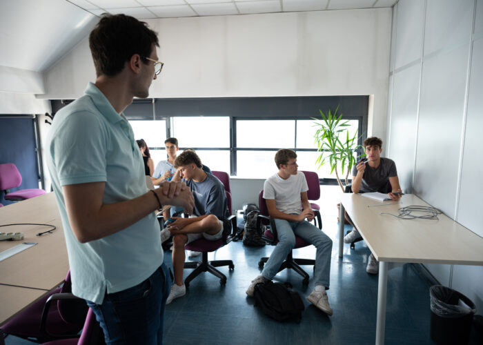 Vista gruppo di studenti del corso estivo STEM del Politecnico di Milano